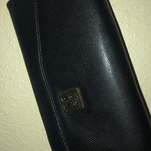 Black and Gold Clutch - Picture 2 of 4